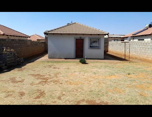 3 BEDROOM HOUSE FOR SALE IN LUFHERENG